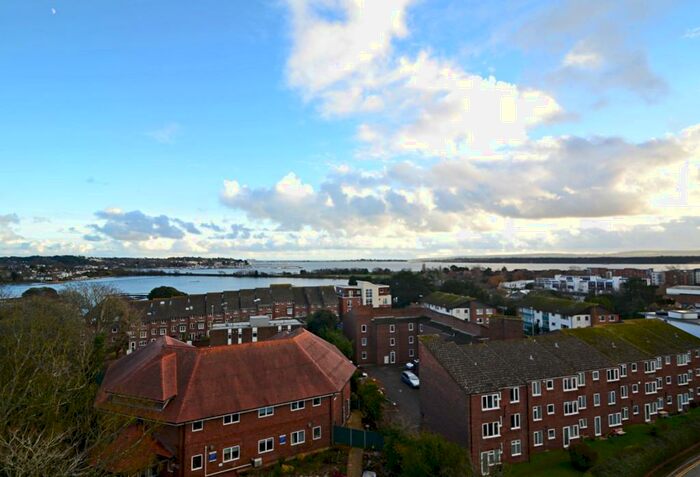 3 Bedroom Penthouse To Rent In Poole, BH15