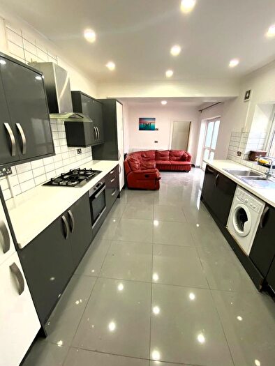 3 Bedroom Terraced House To Rent In Cambridge Street, Cardiff, CF11