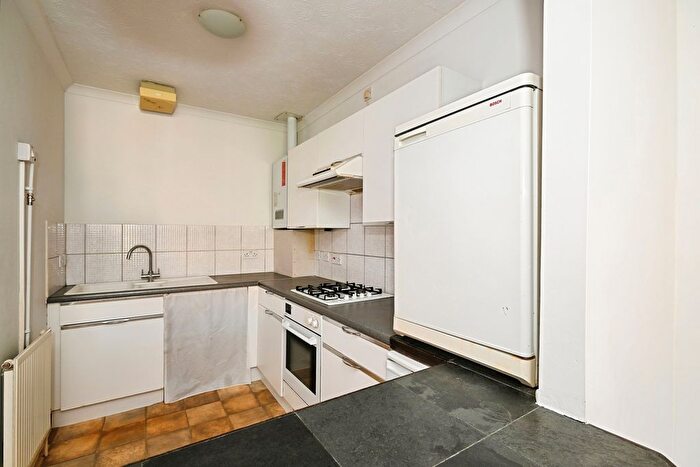 2 Bedroom Flat For Sale In The Mariners, Valetta Way, Rochester, Kent, ME1