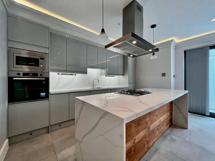 3 Bedroom Flat To Rent In Angles Road, Streatham, SW16