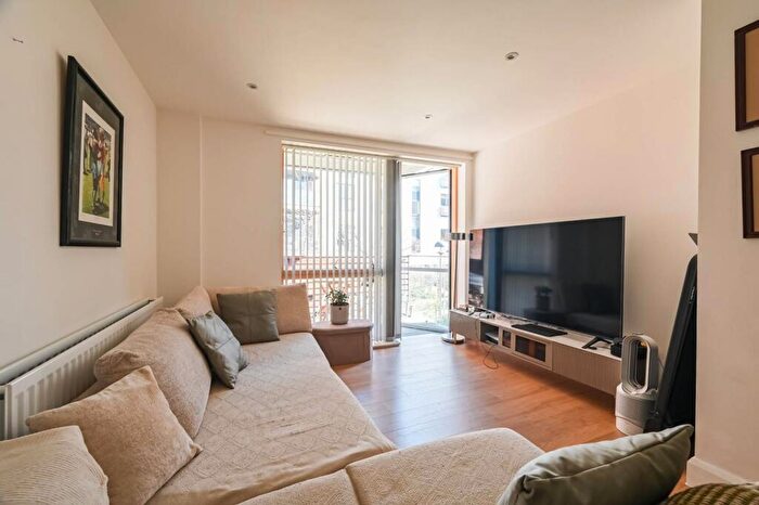 1 Bedroom Flat For Sale In Violet Road, , Bow, London, E3