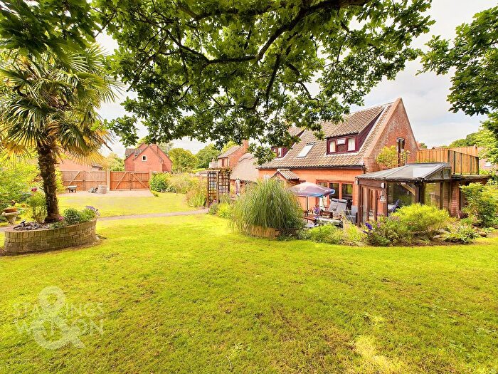 3 Bedroom Detached House For Sale In The Loke, Strumpshaw, Norwich, NR13