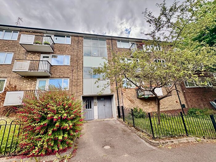 2 Bedroom Flat To Rent In Grafton Court, Nottingham, NG7