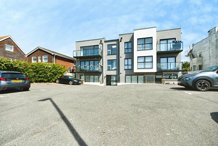 2 Bedroom Flat For Sale In South Coast Road, Peacehaven, BN10
