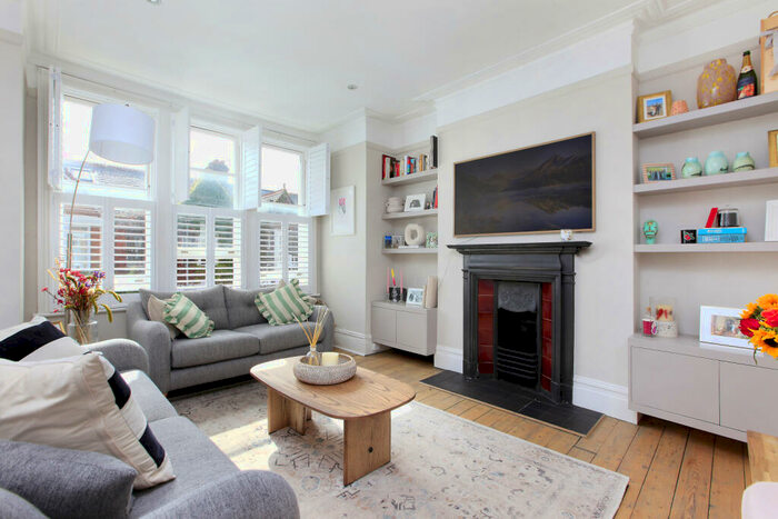3 Bedroom Flat To Rent In Yukon Road, Clapham South, London, SW12