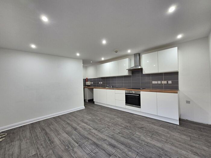 2 Bedroom Flat To Rent In Ashleigh Road, Leicester, Leicester, LE3