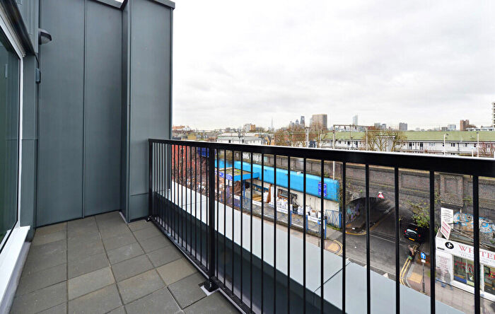 1 Bedroom Flat To Rent In Pearl House, Millennium Place, E2