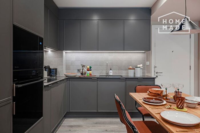 3 Bedroom Flat To Rent In Coppermaker Square, Aarons Building, E20