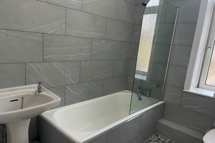 2 Bedroom Flat To Rent In Wesley Street, Bury, BL8