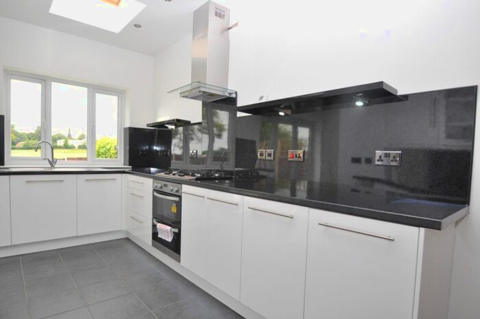 4 Bedroom Semi-Detached House To Rent In The Avenue, Stoke-On-Trent, ST4