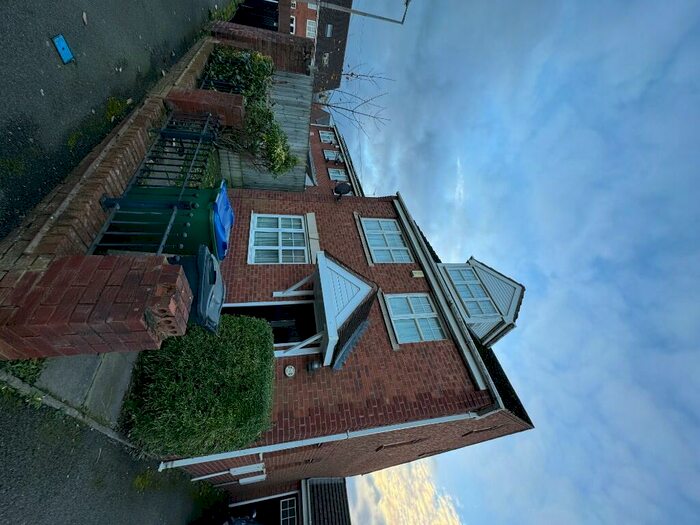 6 Bedroom Semi-Detached House To Rent In Marshall Street, Smethwick, West Midlands, B67