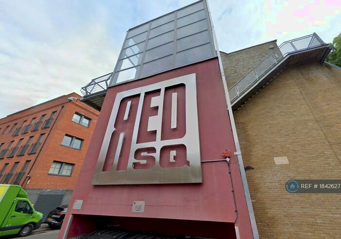 2 Bedroom Maisonette To Rent In Red Square, London, N16