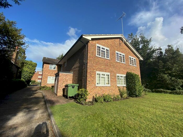 2 Bedroom Flat To Rent In Alexandra Road, Epsom, KT17