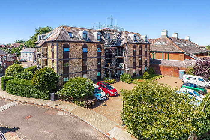 2 Bedroom Flat For Sale In Henty Gardens, Chichester, PO19