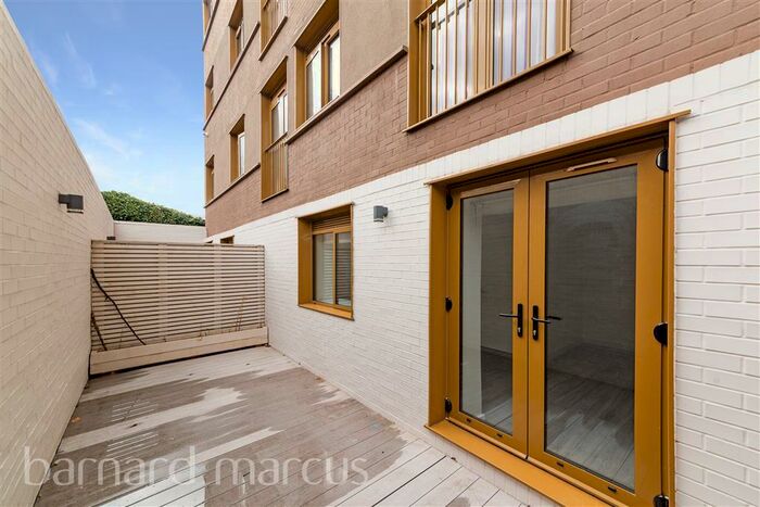 Apartment To Rent In London Road, Cheam, Sutton, SM3