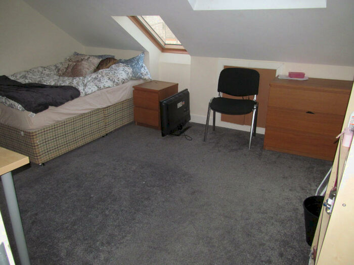 5 Bedroom Terraced House To Rent In Norris Road, Reading, Berkshire, RG6