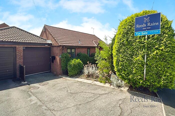 2 Bedroom Bungalow For Sale In Tabard Road, Eggborough, Goole, North Yorkshire, DN14