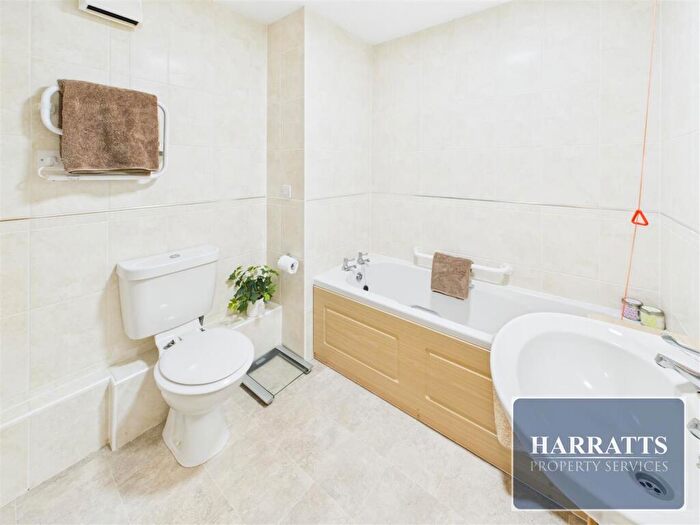 2 Bedroom Apartment For Sale In Marple Road, Stockport, SK2