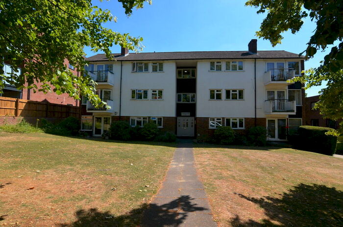 2 Bedroom Apartment To Rent In Foxgrove Road, Beckenham, BR3