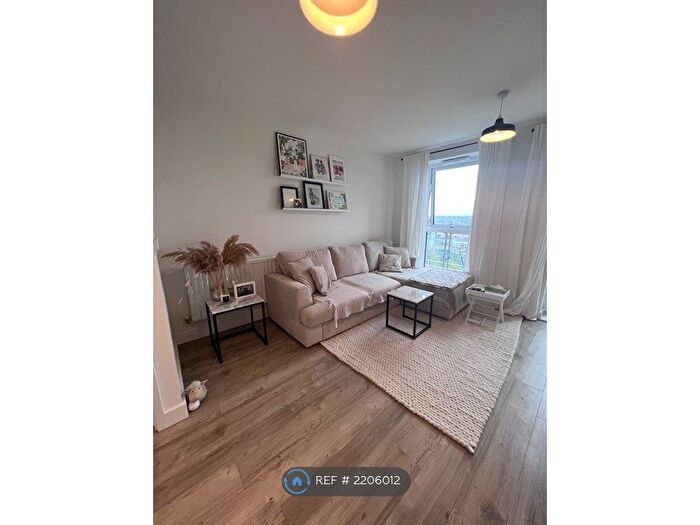 2 Bedroom Flat To Rent In Lambourne House, London, SE20