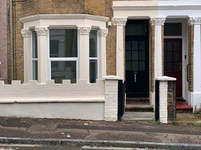 1 Bedroom Flat To Rent In Old Southend Road, Southend-On-Sea, SS1