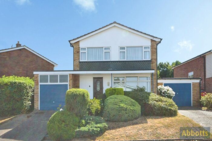 4 Bedroom Detached House For Sale In Burrows Way, Rayleigh, Essex, SS6