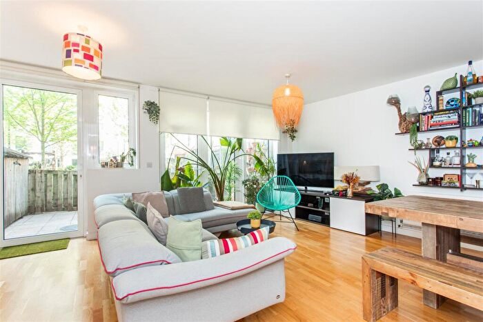 3 Bedroom Flat For Sale In Miller House, Stepney Green, E1