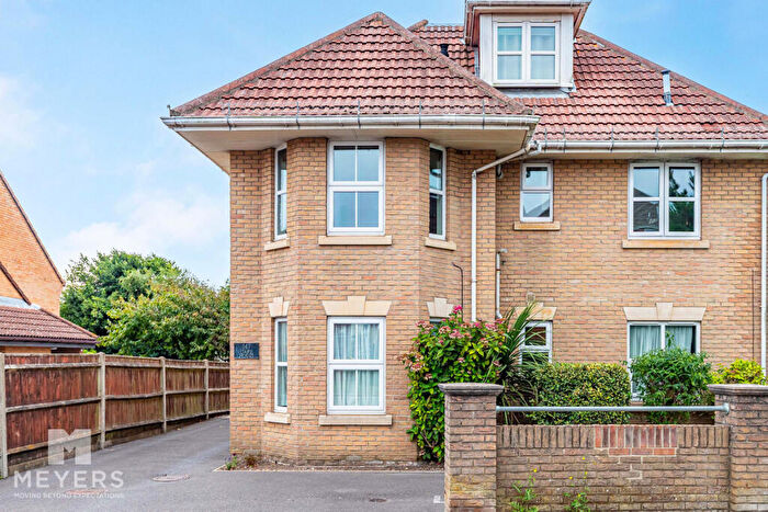 2 Bedroom Flat For Sale In Belle Vue Road, Bournemouth, BH6