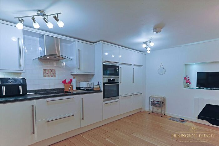 2 Bedroom Flat For Sale In Marine Drive, Looe, Cornwall, PL13