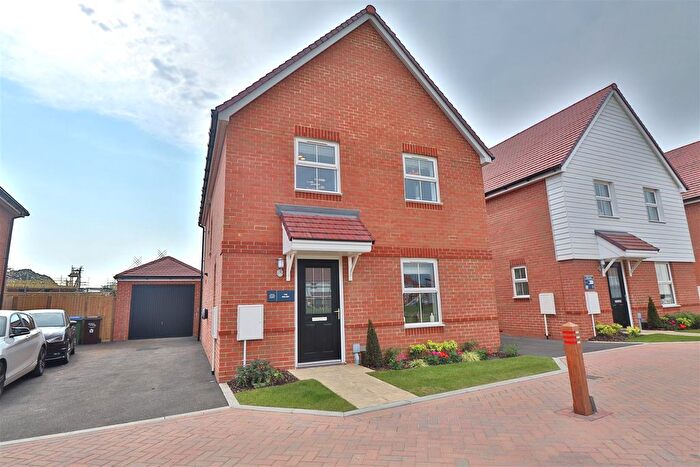 4 Bedroom Detached House For Sale In Water Lane, Angmering, BN16