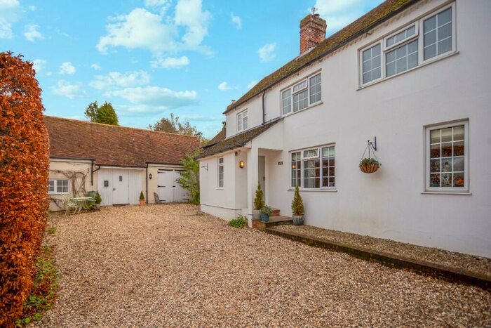 4 Bedroom Village House For Sale In Station Road, Kintbury, Berkshire, ., RG17
