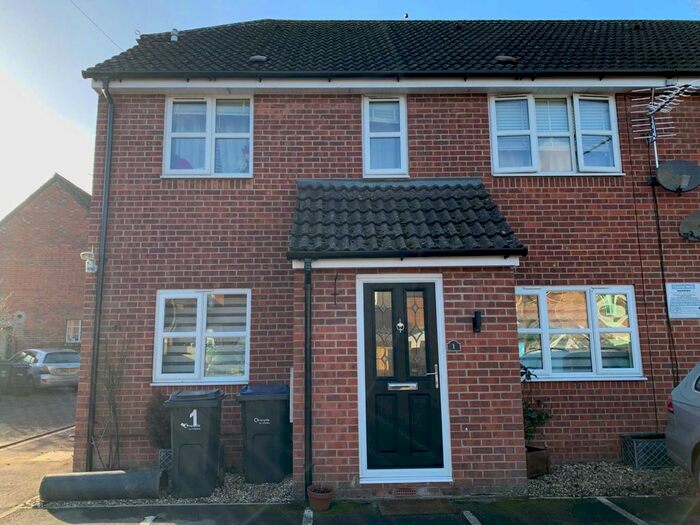 2 Bedroom Flat To Rent In George Lane, Marlborough, SN8