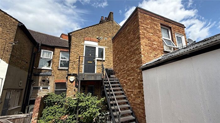 1 Bedroom Flat For Sale In King Street, Stanford-Le-Hope, Essex, SS17