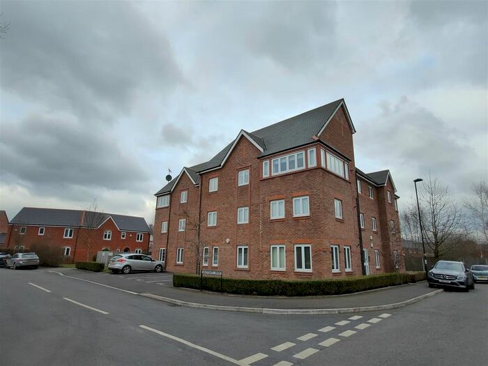 2 Bedroom Flat To Rent In Draybank Road, Broadheath, Altrincham, WA14