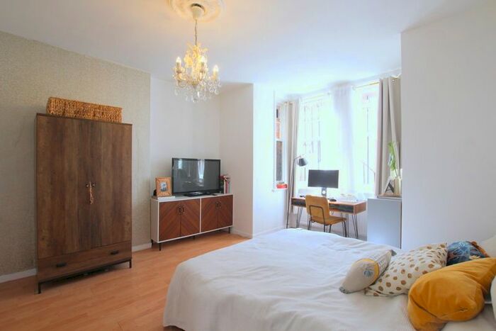 2 Bedroom Flat To Rent In Hornton Street, London, W8