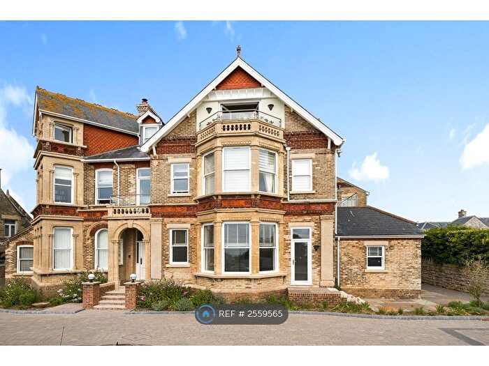 3 Bedroom Flat To Rent In Massandra Court, Weymouth, DT4