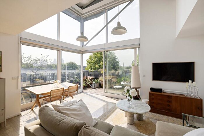 2 Bedroom Duplex For Sale In Stepney Apartments, Clark Street, E1