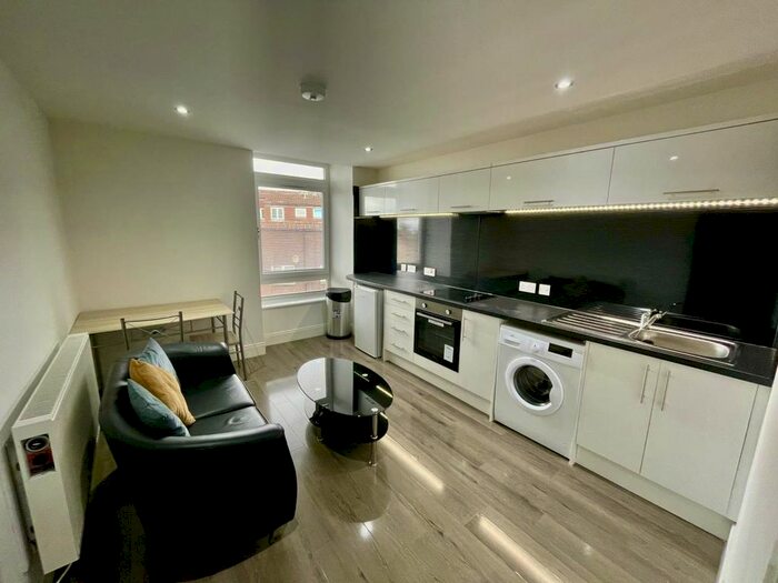 2 Bedroom Flat To Rent In Hilltown, Dundee, DD3