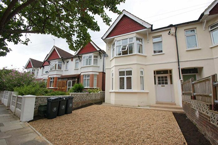 2 Bedroom Flat To Rent In Barlow Road, London, W3