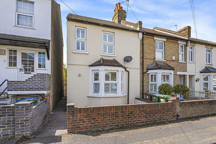 2 Bedroom End Of Terrace House For Sale In Harcourt Road, Bexleyheath, DA6