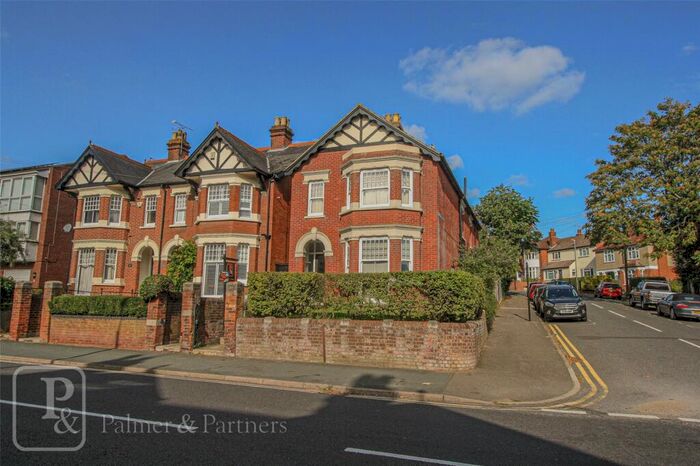 Apartment To Rent In Maldon Road, Colchester, Essex, CO3