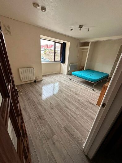 Studio To Rent In James House, Albert Road, Hayes, UB3