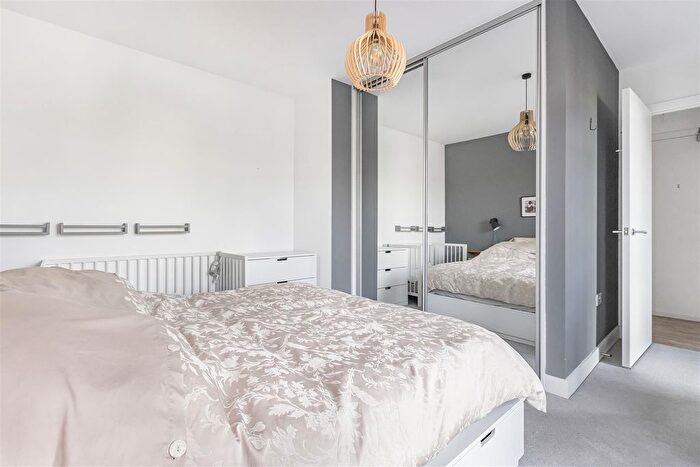1 Bedroom Flat For Sale In Beames Road, London, NW10
