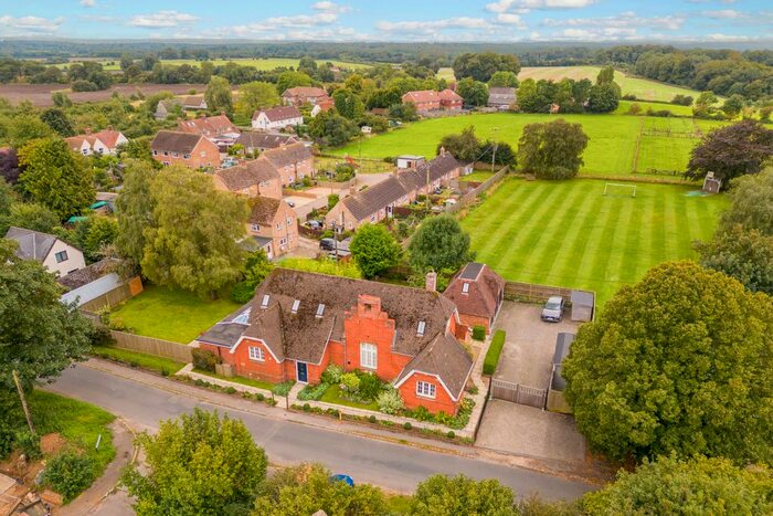 5 Bedroom Detached House For Sale In Nuffield, Henley-On-Thames, RG9