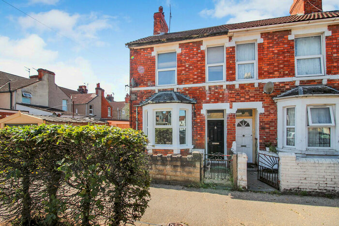 2 Bedroom End Of Terrace House To Rent In Ponting Street, Town Centre, Swindon, SN1