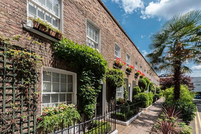 3 Bedroom End Of Terrace House To Rent In Brompton Place, Knightsbridge, London, SW3