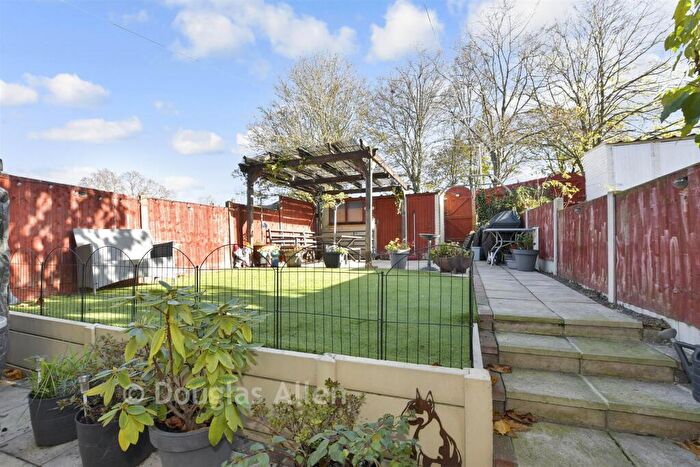 3 Bedroom Terraced House For Sale In Nether Priors, Basildon, Essex, SS14