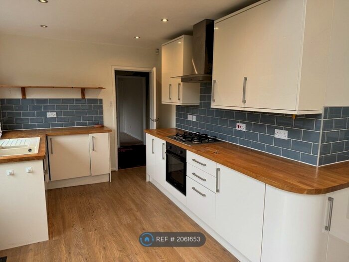 2 Bedroom Semi-Detached House To Rent In Ridge Green, Scarborough, YO13