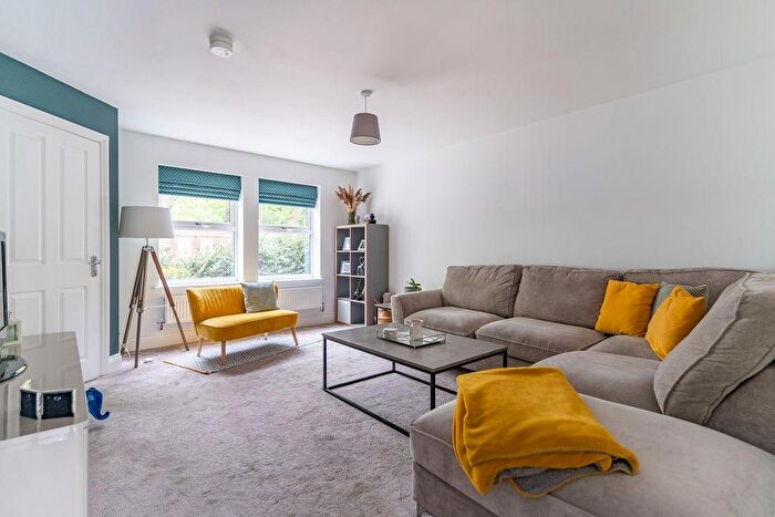 4 Bedroom Town House To Rent In Globe Terrace, Broad Lane, Bramley, Leeds, LS13