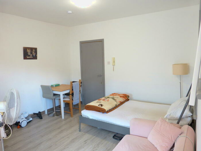 Property To Rent In Golders Green Road, London, NW11